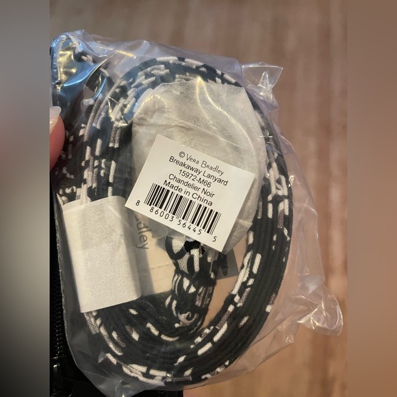 Vera Bradley NWT zip around wallet and breakaway lanyard - Picture 8 of 9